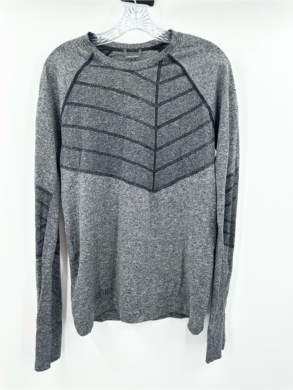Oiselle Gray Birds of a Feather Long‎ Sleeve Running Shirt Black Chevron Large
